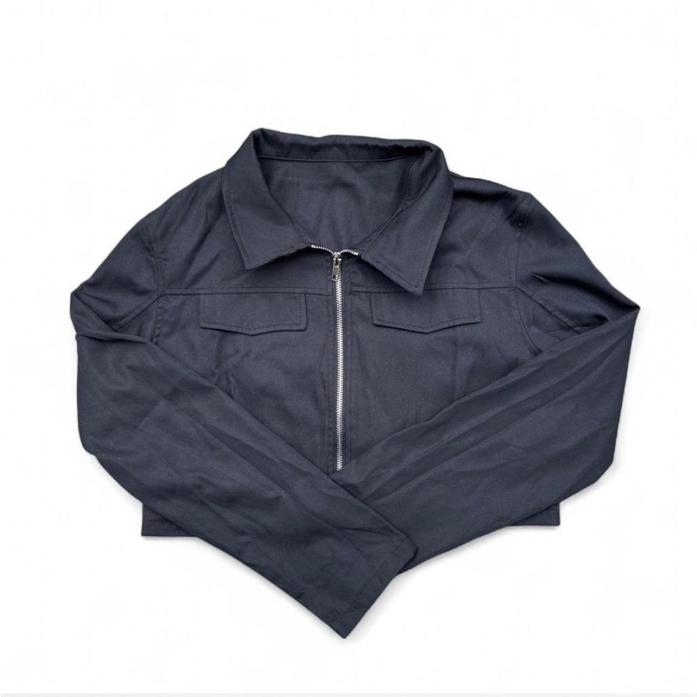 Amazon cropped Black Zip-Up top women’s medium